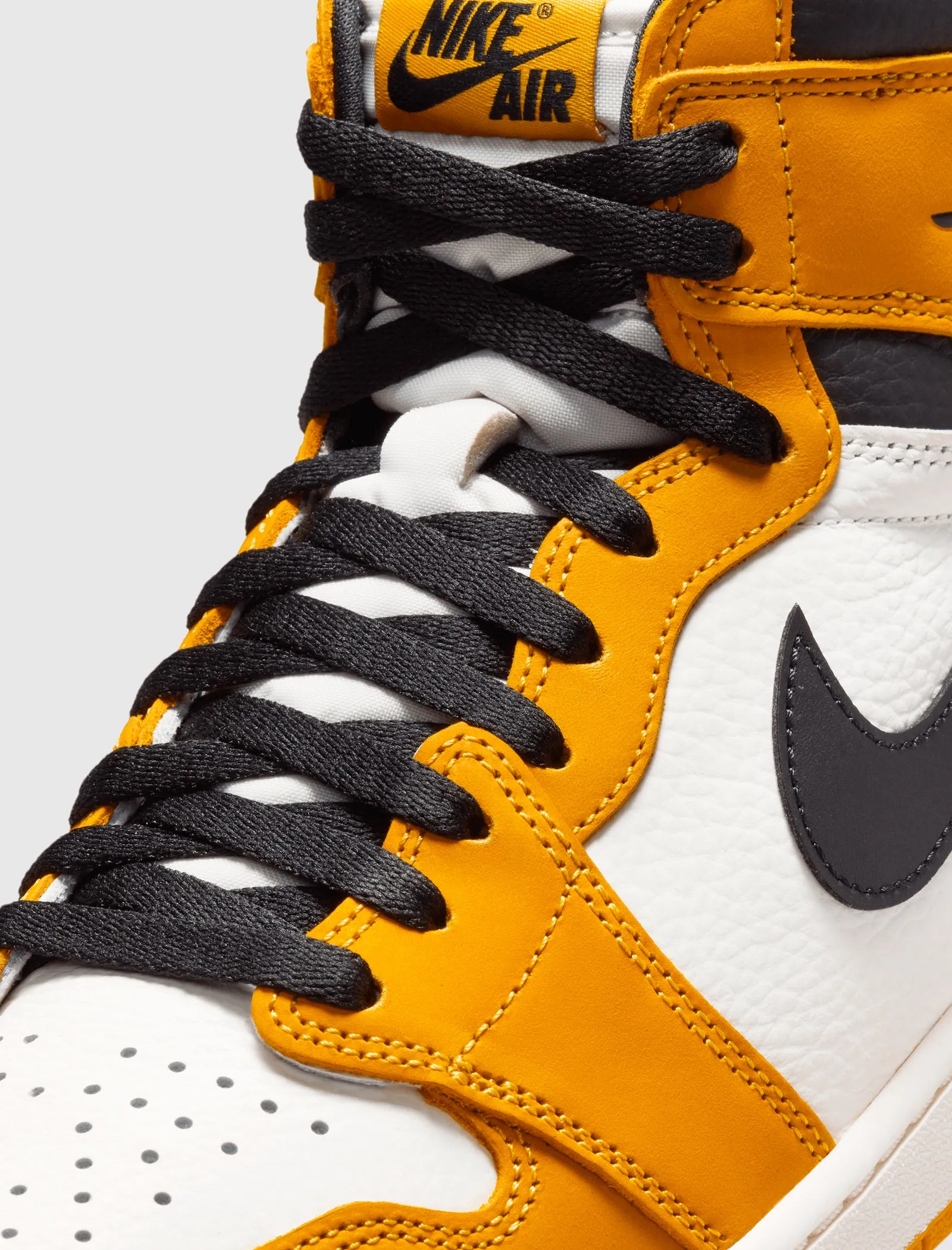 Air Jordan 1 Retro High OG Yellow Ochre sneakers